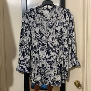 Cute navy blue and white leaf print. 3/4 sleeves. Work or casual top